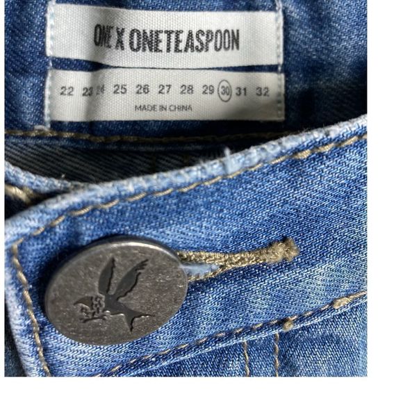 One Teaspoon Outlaw Distressed Raw Hem Denim Shorts Size 30 - Picture 5 of 7